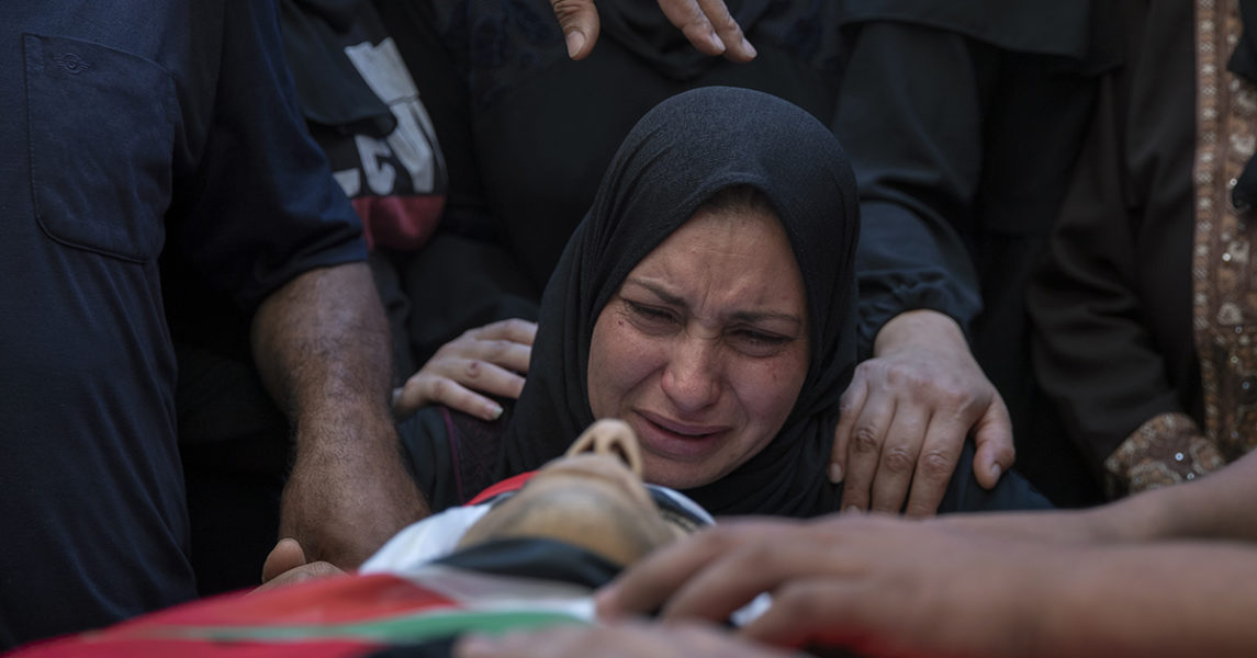 Maha Awad på Västbanken tar förväl av sin 20-årige son, en av de 40 som har dödats av israeliska soldater sedan i maj.