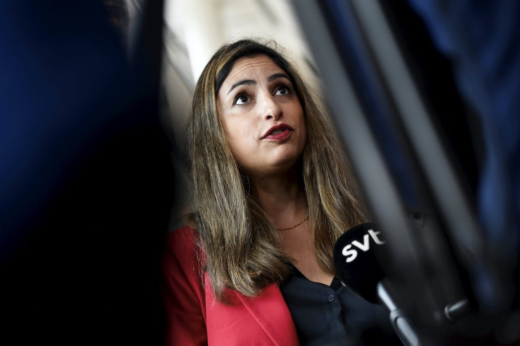 Vänsterpartiet har ökat i opinionen under Nooshi Dadgostars ledning och de vänsterpartister Syre talat med vittnar om ett starkt internt stöd för henne.