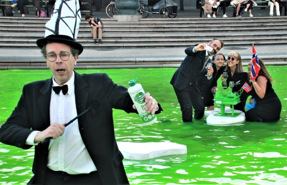 Under en satirisk performance utanför Lundin energys kontor i Stockholm iscensatte aktivister från Extinction rebellion en fest för styrelsemedlemmarna, där de gladde sig åt att de nu kunde anses vara "miljöhjältar".