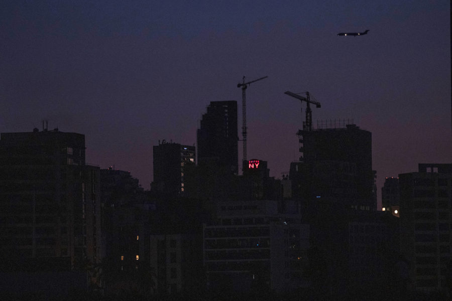 Huvudstaden Beirut är försatt i mörker som resultat av bränslekrisen.