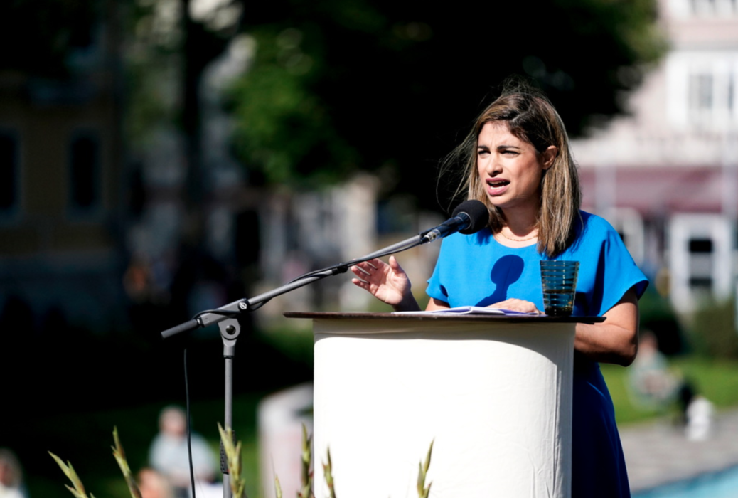 Vänsterpartiets partiledare Nooshi Dadgostar höll sitt sommartal i det starka V-fästet Majorna.