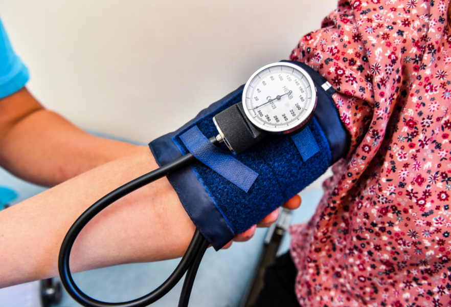 Antalet personer med högt blodtryck har fördubblats sedan 1990.