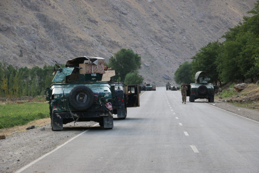 Afghanska soldater i norra Afghanistan, nära gränsen till Tadzjikistan, den 4 juli.