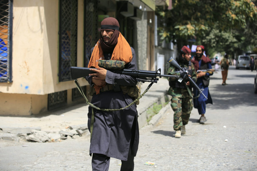 Talibankrigare patrullerar i den afghanska huvudstaden Kabul på onsdagen.
