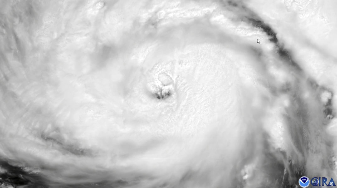 Orkanen Ida samlar kraft över Mexikanska golfen.