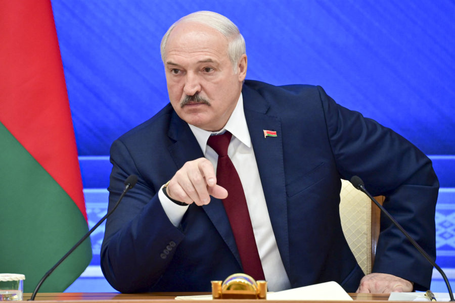 Belarus president Alexandr Lukasjenko anklagas av flera EU-länder för att ha iscensatt flyktingkrisen vid gränsen mot Litauen.