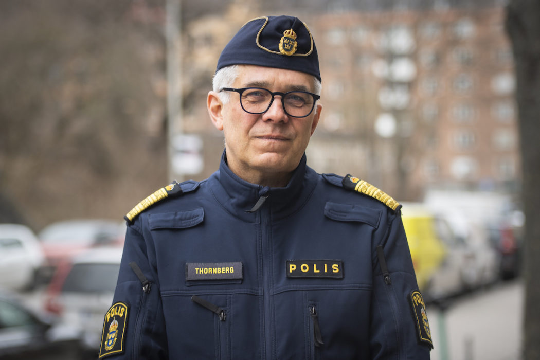 För att bryta tystnadskulturen bör anonyma vittnen tillåtas, anser polisen och åklagare.