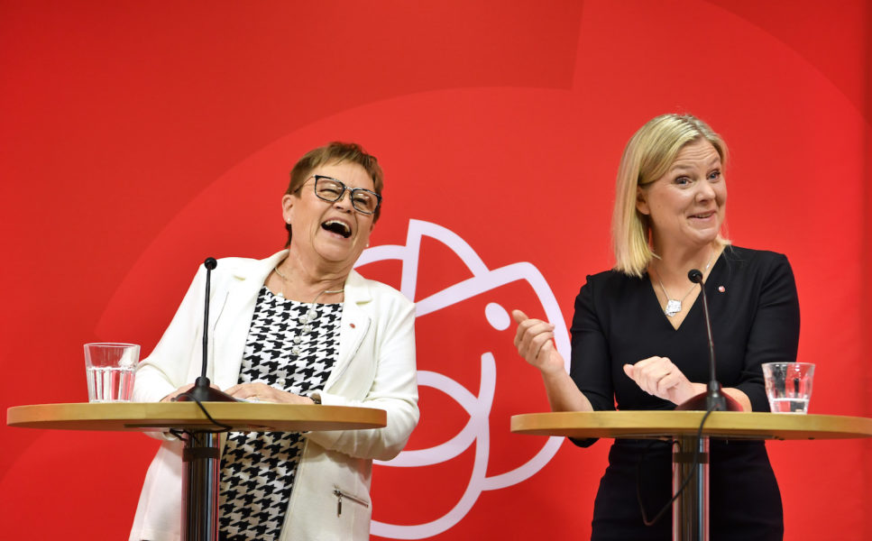 Elvy Söderström, sammankallande i Socialdemokraternas valberedning, tillsammans med Magdalena Andersson.