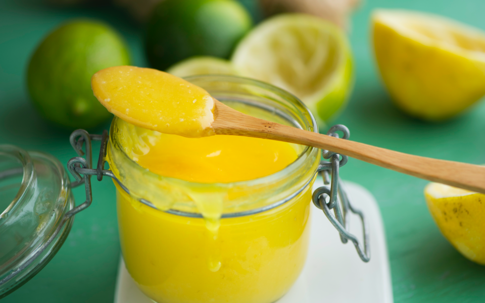 Använd Jerkers citrussocker till att göra din egen lemon curd - citroncurd.