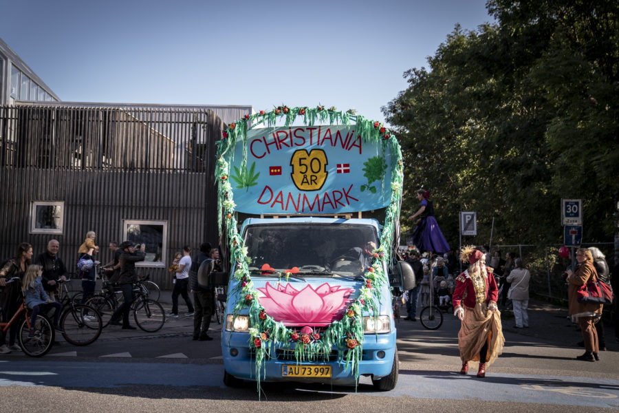 En parad gick genom Köpenhamn i onsdags för att uppmärksamma Christianias 50-årsjubileum.
