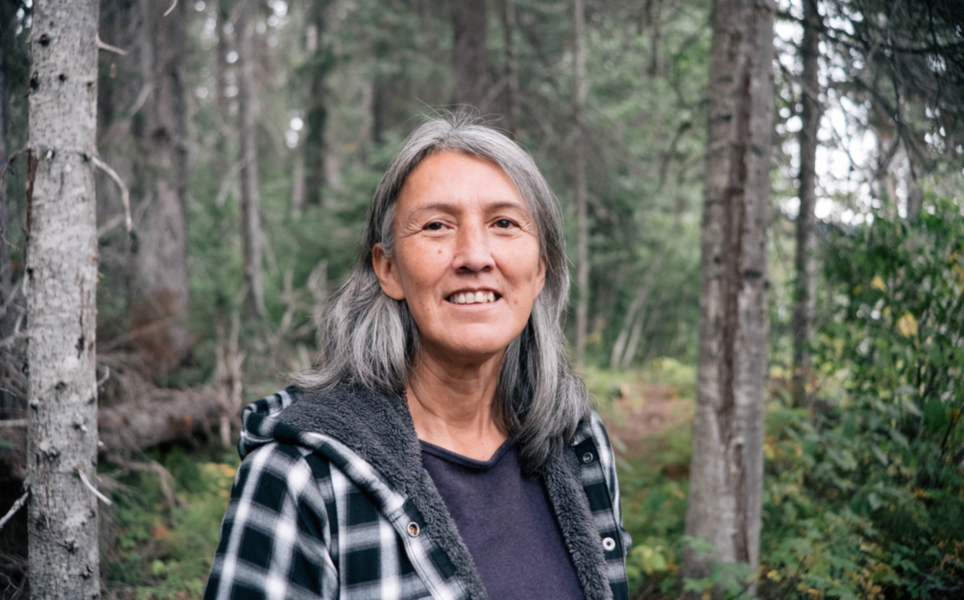 Freda Huson prisas för sitt arbete mot oljeledningar och för att bevara ursprungsbefolkningens kultur i Kanada.
