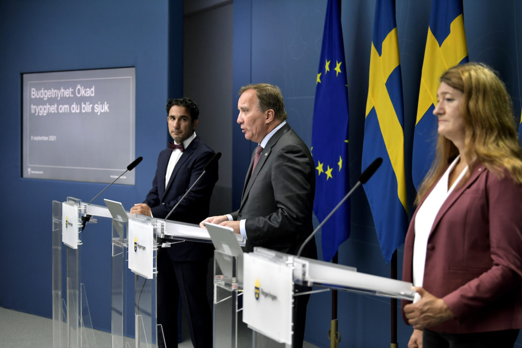 På en pressträff presenterade regeringen idag sina förslag för att stärka sjukförsäkringen.