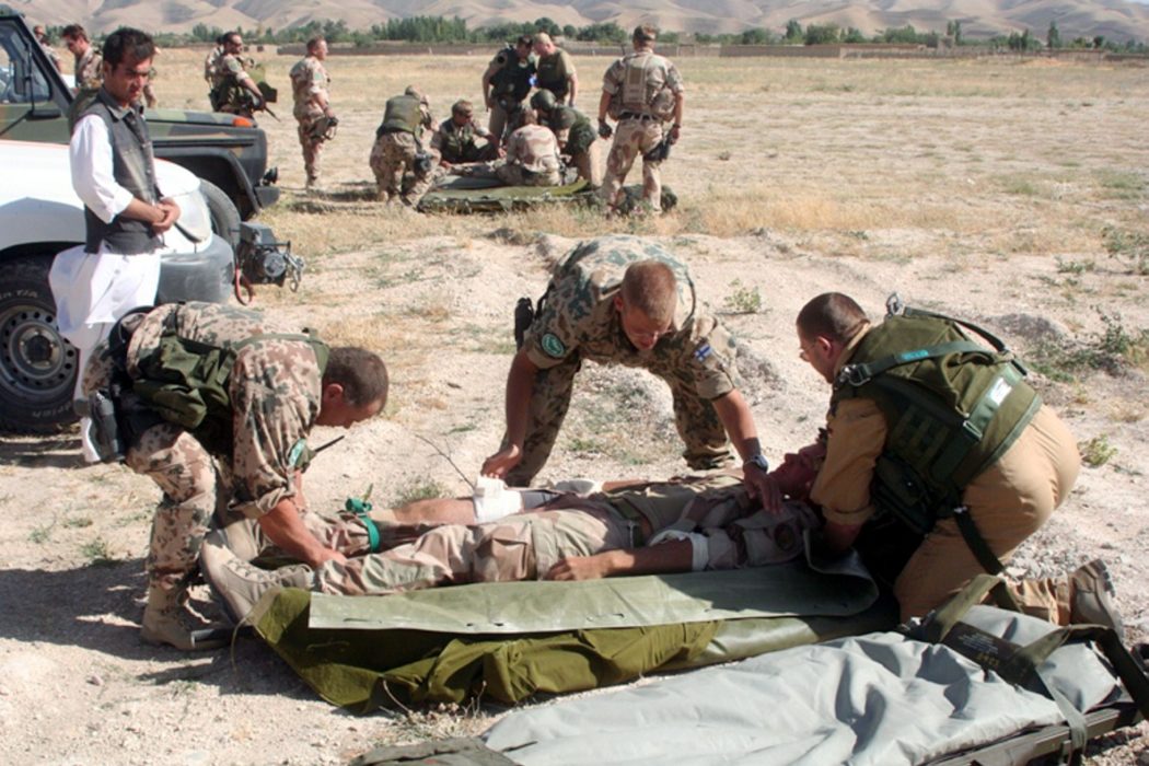 Finländska och norska soldater under en övning i Maimana i Afghanistan 2006.