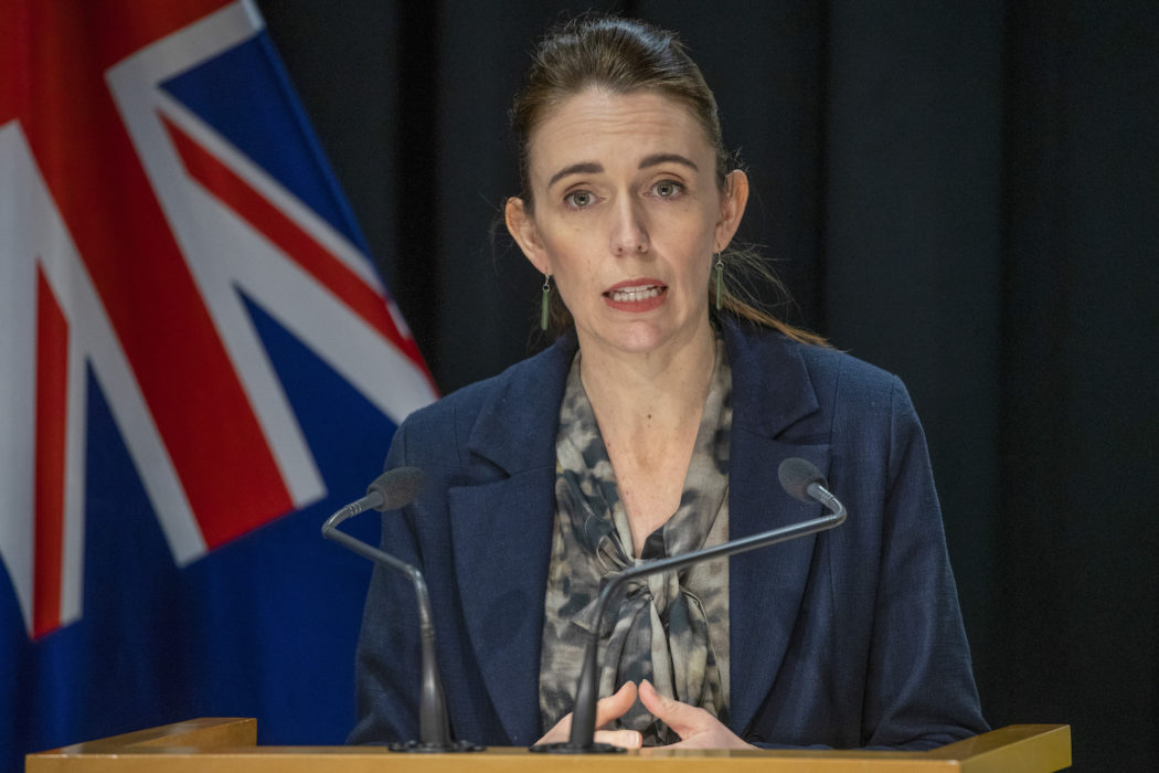 Nya Zeelands premiärminister Jacinda Ardern lovar att skärpa antiterrorlagarna i landet för att göra det lättare att döma någon för planering av en terrorattack.