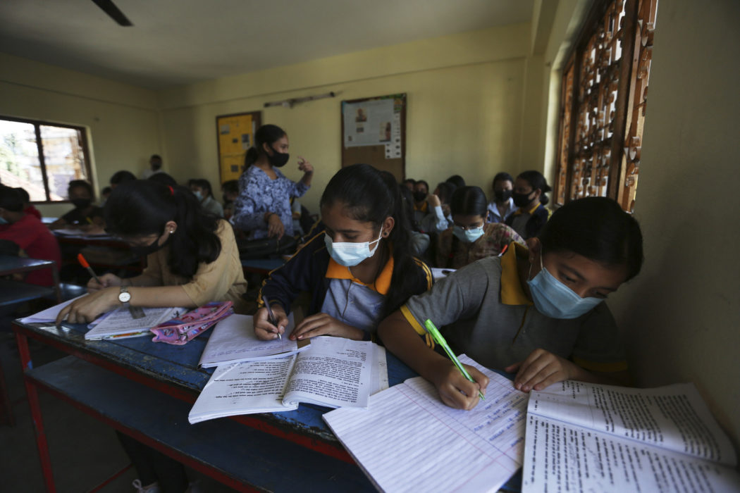 Elever i en skola i Nepal.