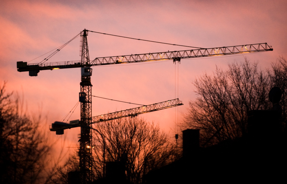 Bostadsområden och industrier byggs på bördiga jordbruksmarker – inte minst i Skåne.