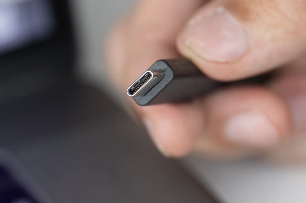 EU-kommissionen vill att usb c-kontakter ska bli allmän standard vid laddning av mobiltelefoner och annan elektronik.