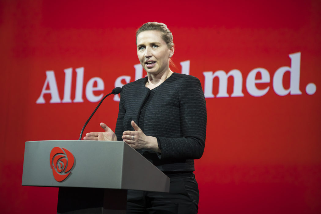 Danmarks socialdemokratiska statsminister Mette Fredriksen och hennes regering har redan fått igenom en lång rad åtstramningar på det migrationspolitiska planet - denna gång handlar det om krav på heltidsarbete för att få ta del av välfärdsförmåner.