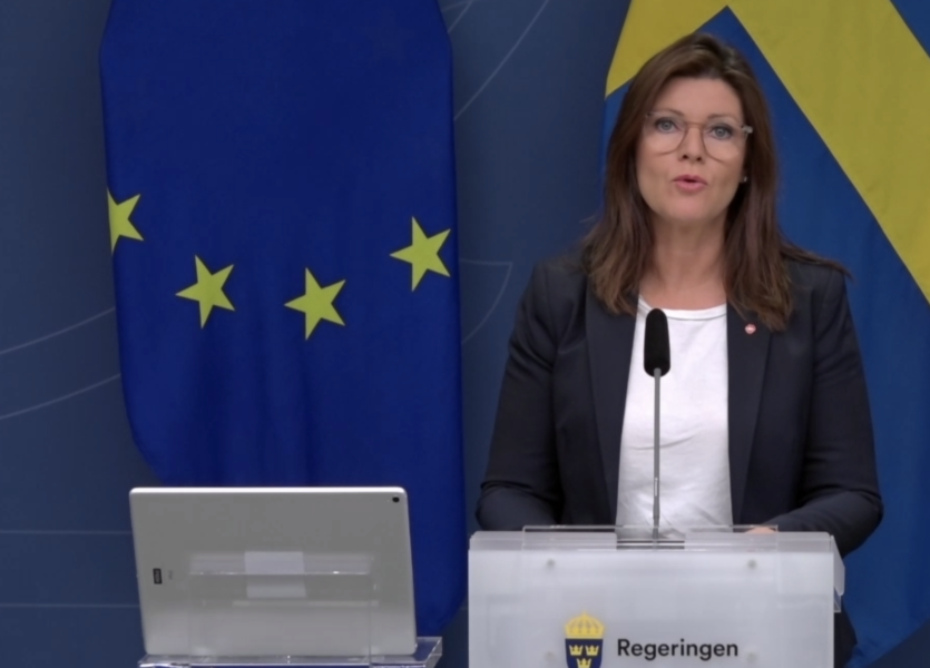 Arbetsmarknadsminister Eva Nordmark vid regeringens pressträff om arbetslivskriminalitet.