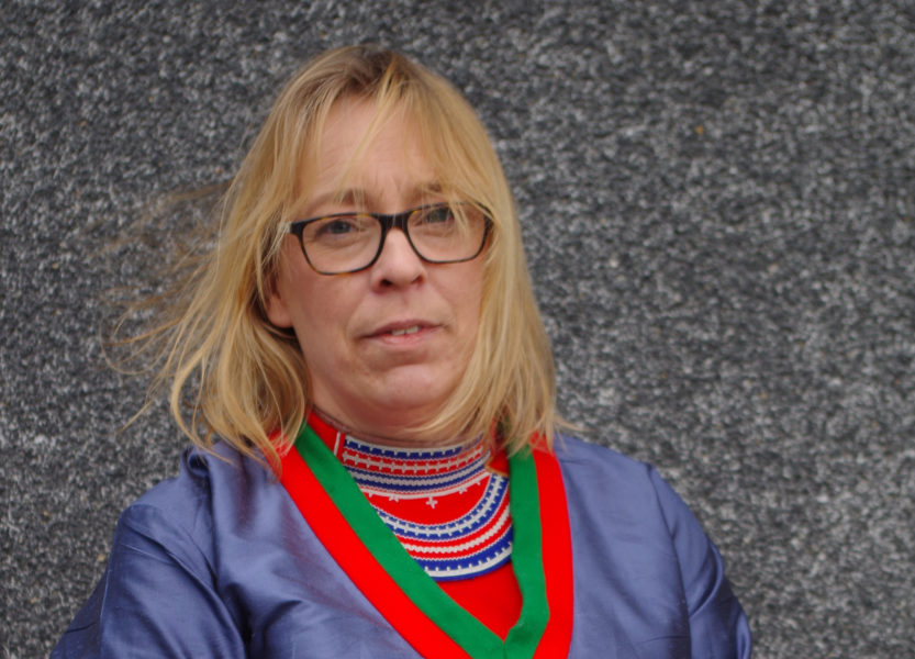 Jenny Wik Karlsson som är verksamhetschef/förbundsjurist på Svenska Samernas riksförbund, anser att Sverige fortfarande präglas av sitt koloniala förflutna.