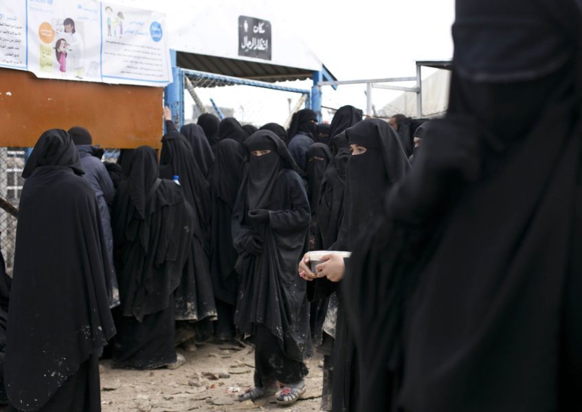 Samtliga av de fem är kvinnor som suttit i IS-läger i nordöstra Syrien.
