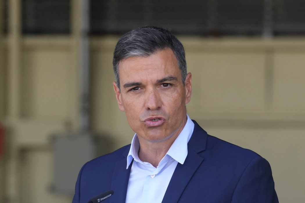 Spaniens premiärminister Pedro Sánchez säger att regeringen ser allvarligt på de homofobiska hatbrott som skakat landet.