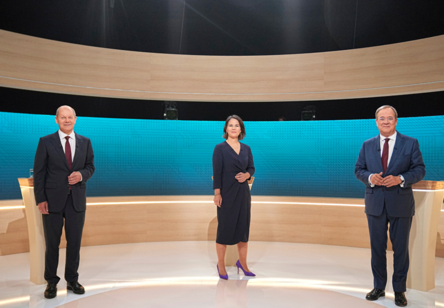 Kanslerkandidaterna Olaf Scholz (SPD), Annalena Baerbock (De gröna) och Armin Laschet (CDU) inför sista tv-debatten.