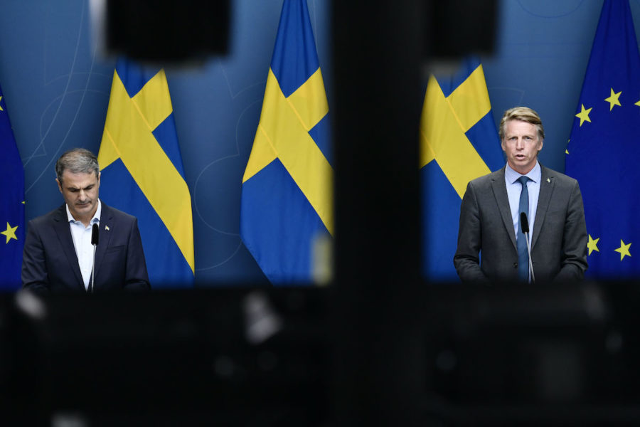 Näringsminister Ibrahim Baylan (S) och miljöminister Per Bolund (MP) meddelar att Cementas tillstånd att bryta kalk på Gotland förlängs i åtta månader.