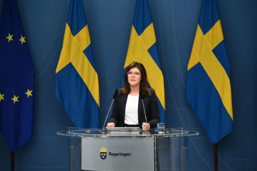Arbetsmarknadsminister Eva Nordmark fortsätter att lägga ut matchning av jobb på externa aktörer i stället för att låta Arbetsförmedlingen behålla det ansvaret.