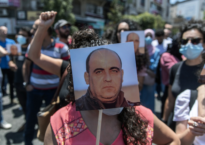 Demonstrationer i juni i år i Ramallah efter att aktivisten Nizar Banat misshandlats till döds efter att han gripits av palestinska säkerhetsstyrkor.