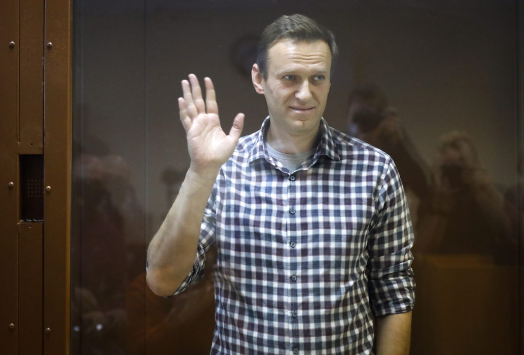 Den ryske oppositionspolitikern Aleksej Navalnyj när han tidigare i år framträdde i domstol i Moskva.