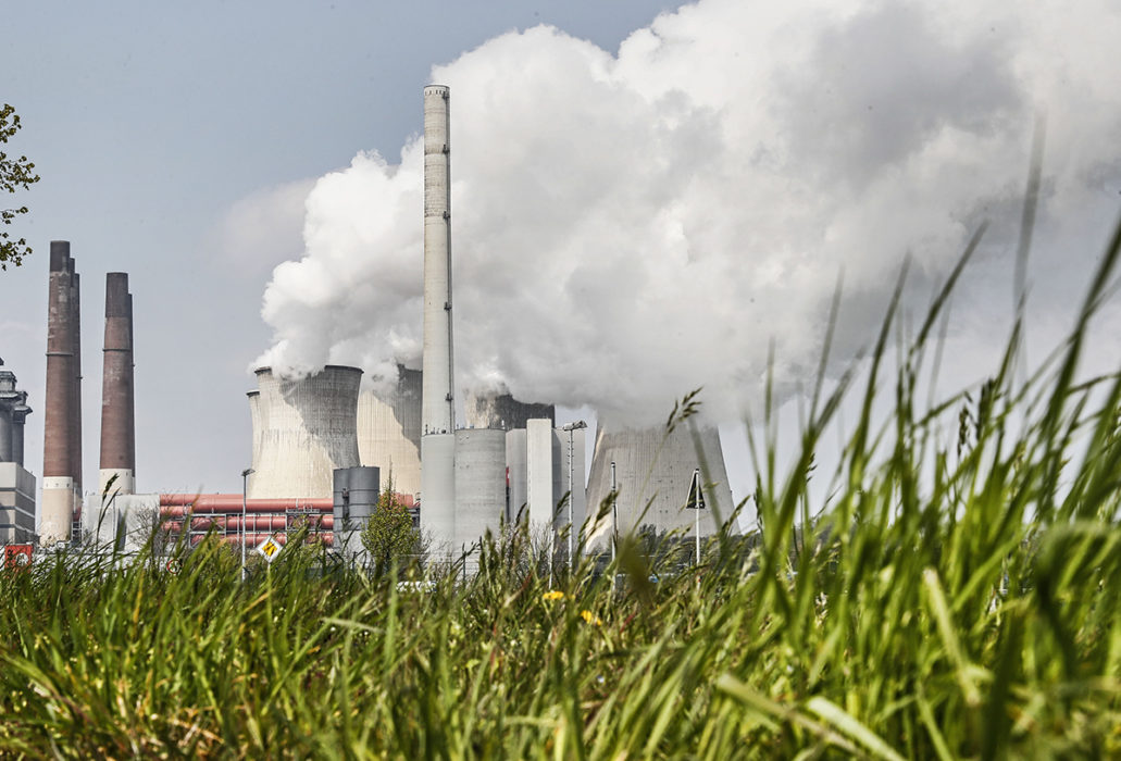 IEA:s årliga rapport visar att klimatomställningen måste ske betydligt snabbare om klimatmålen ska uppnås.