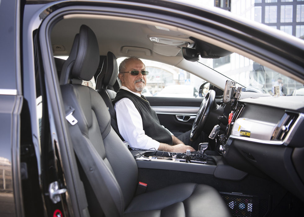 Taxichaufförer hör till en yrkesgrupp som ofta drabbas av skador som kan relateras till stillasittande arbete.