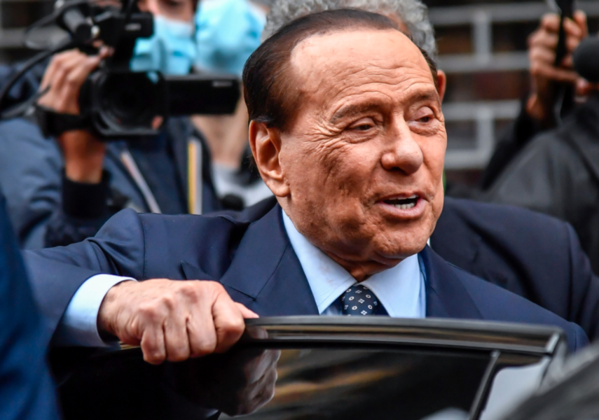 Silvio Berlusconi, här vid borgmästarvalet i Milano i början av oktober.