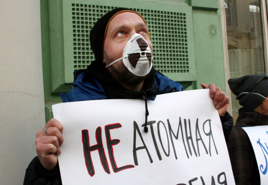Vladimir Slivjak under en antikärnkraftsdemonstration i Moskva 2011.
