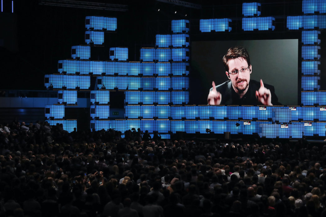 NSA-konsulten och visselblåsaren Edward Snowden avslöjade att statliga myndigheter som NSA skaffade sig data via privata aktörer