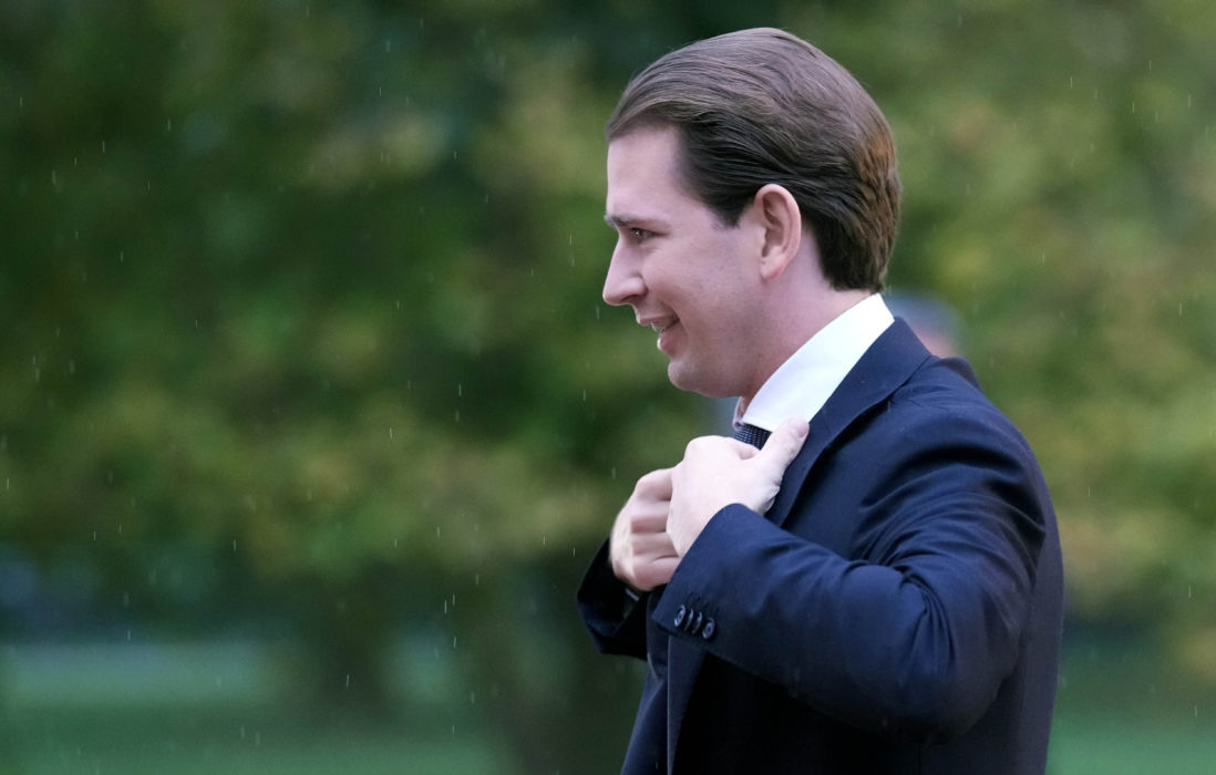 Österrikes förbundskansler Sebastian Kurz avgår.