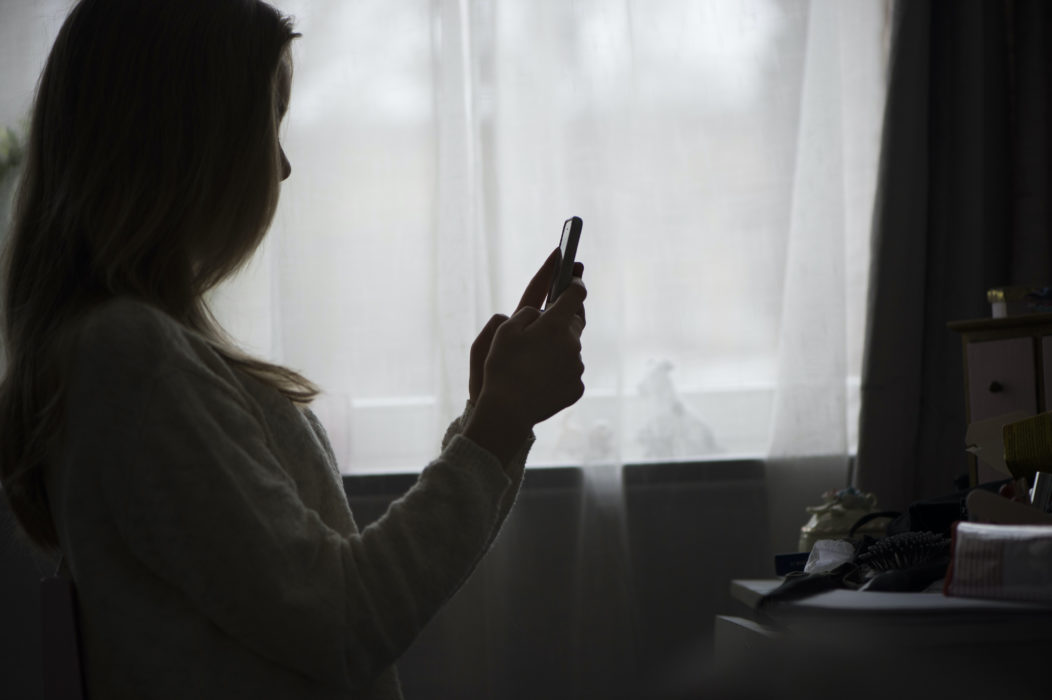 Internetrelaterade sexuella övergrepp utmärker sig på så vis att barnen väldigt ofta känner skam och skuld.