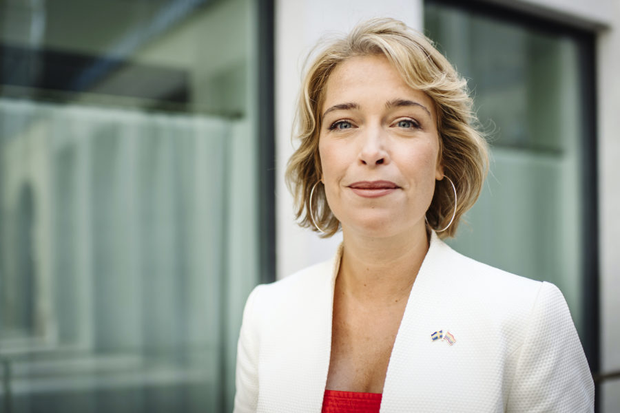 S-kvinnornas ordförande Annika Strandhäll tar strid för helt individualiserad föräldraförsäkring.