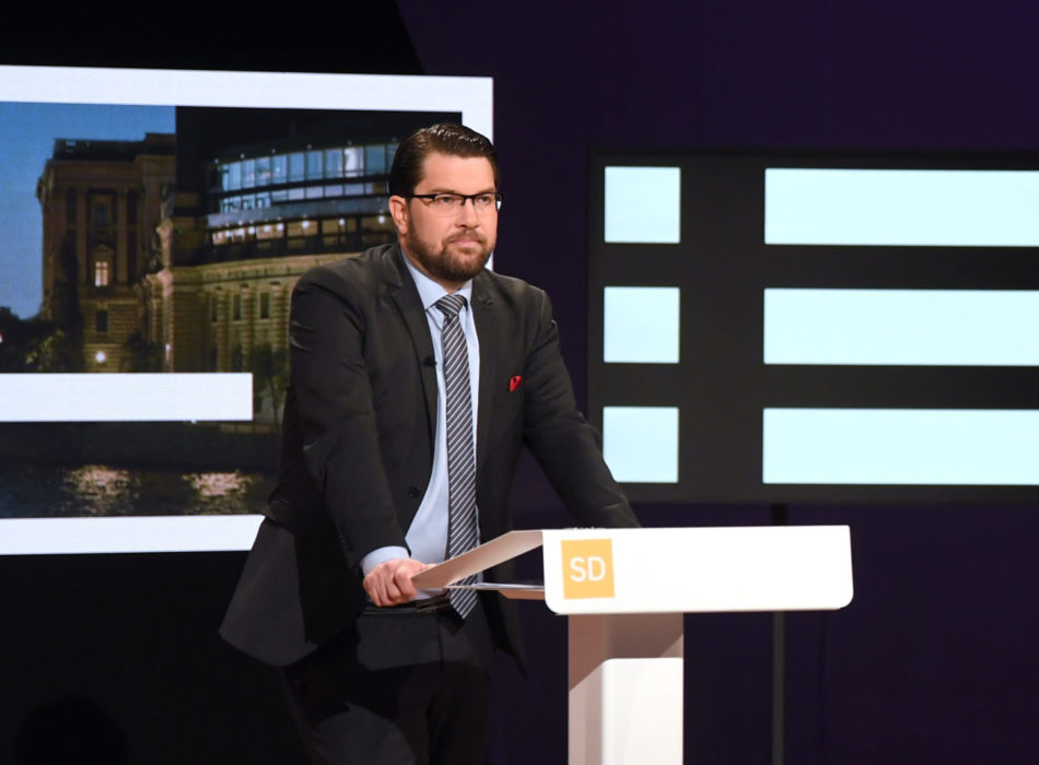 Jimmie Åkesson blev under söndagens partiledardebatt mycket upprörd när Per Bolund (MP) kallade hans parti för brunt.