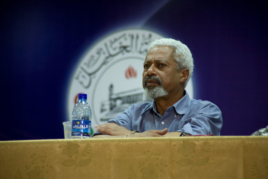 Abdulrazak Gurnah är årets nobelpristagare i litteratur, ett otippat och vältajmat val enligt reaktionerna.