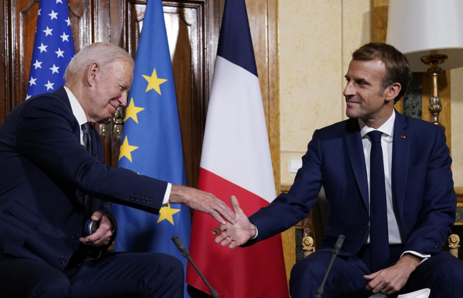 USA:s president Joe Biden har inlett sin Europaturné med ett försoningsmöte efter ubåtsaffären med den franske kollegan Emmanuel Macron.