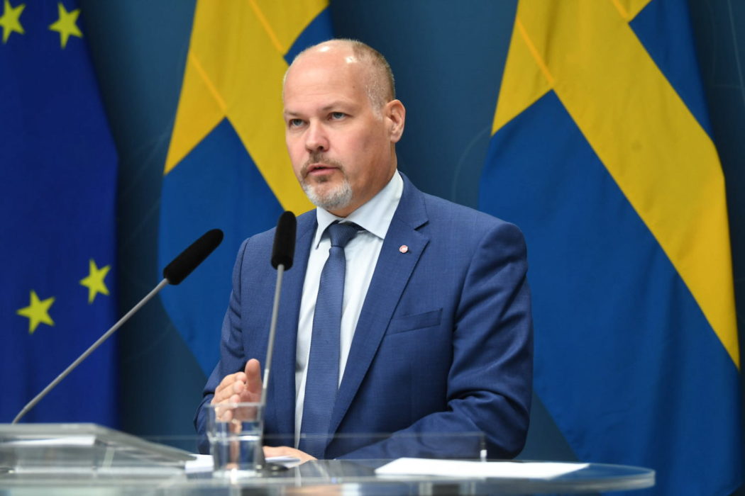 Justitie- och migrationsminister Morgan Johansson (S) tycker att det ska vara straffbart att förneka Förintelsen.