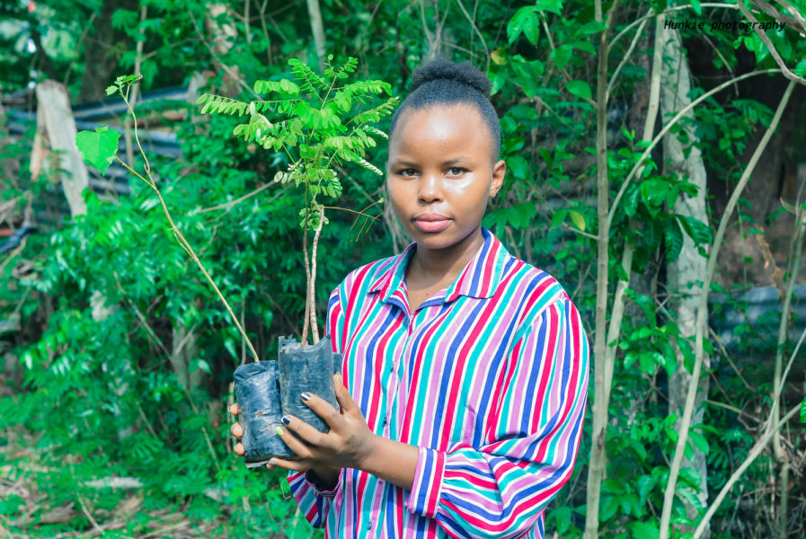 Dorcas Wakio blev klimataktivist och startade ett trädplanterarinitiativ efter att ha sett hur snabbt Kenya avskogades och hur extremväder skördade liv.
