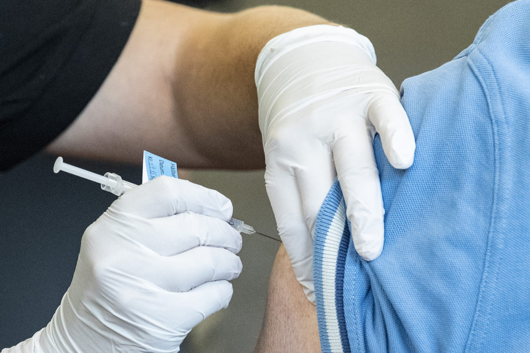 15-åringar kan själva avgöra om de vill ta vaccin mot covid-19.