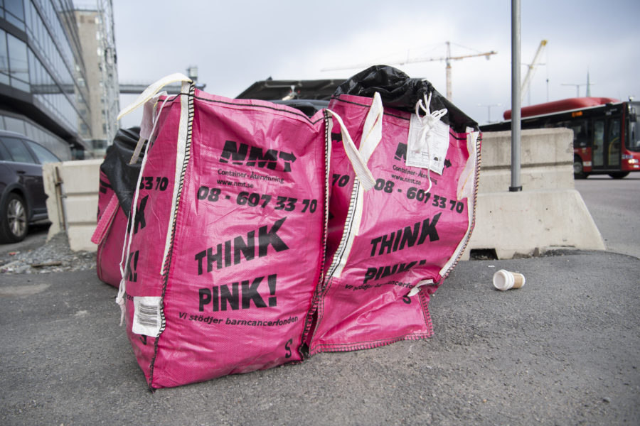Säckar för återvinning från konkursade företaget Think Pink, moderbolag till NMT, vars vd misstänks för grovt miljöbrott.