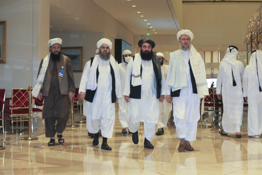 Talibanerna anländer till fredssamtalen i Qatars huvudstad Doha den 12 augusti i år, bara dagar innan de tog över makten i Afghanistan.