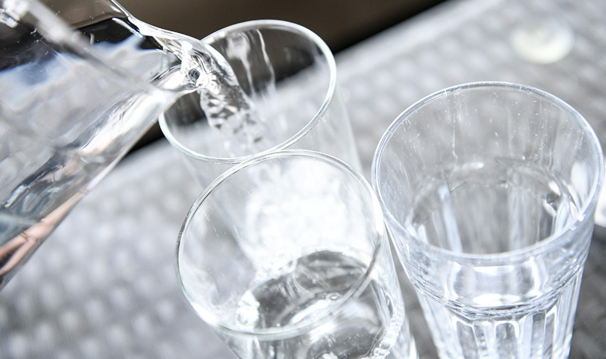 PFAS, PFOS, och PFOA är giftiga ämnen som inte bryts ner i naturen – men ändå släpps dessa ämnen ut i Vättern.