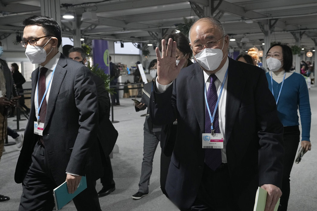 Kinas särskilda klimatsändebud Xie Zhenhua inne på Cop26-området på fredagen.