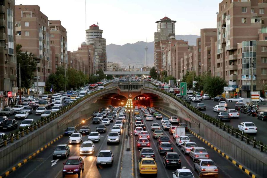 Iran är ett av de länder som har subventionerat priserna på bensin.